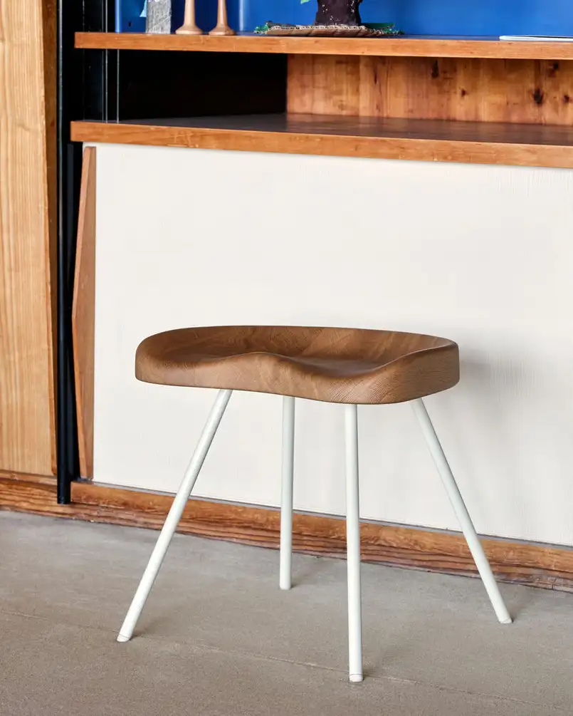 Tabouret 307 de Jean Prouvé chez Vitra